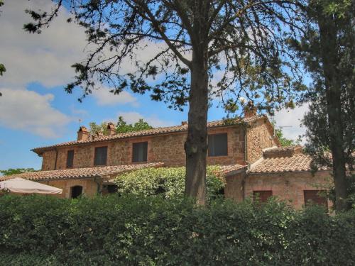 Proceno House | Scenic Farmhouse Retreat with Pool and Beautiful Views