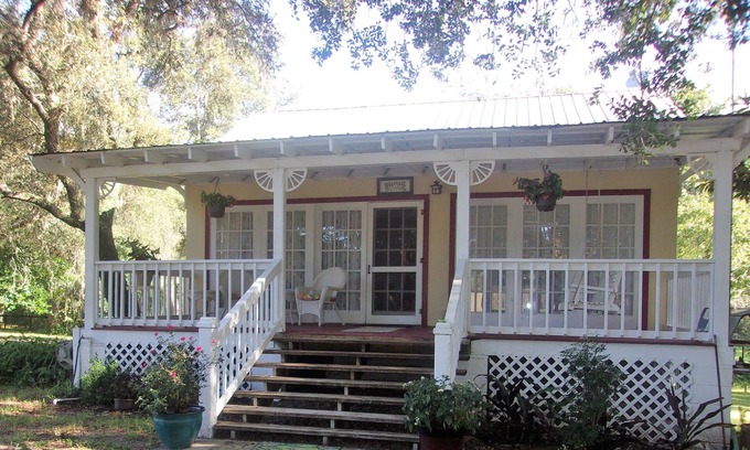 Eustis House | Dog-Friendly Country Bungalow with Ocean Views & Breakfast