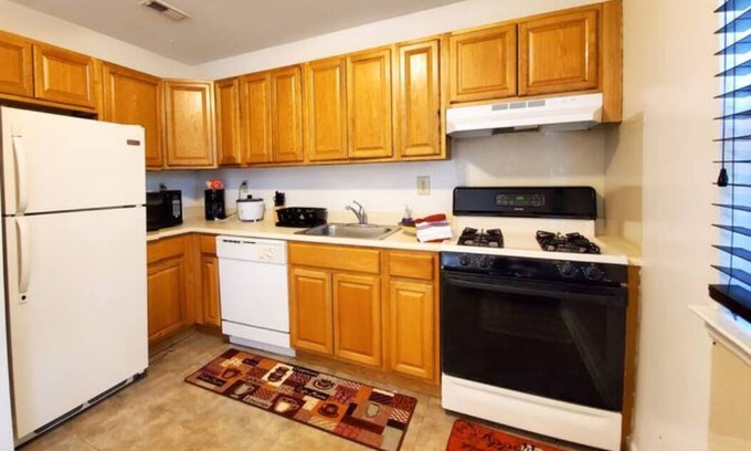 Bridgewater Apartment | Pet friendly,cozy 3bdroom,2 fullbath,golf course locale,free parking,Bridgewater