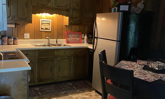 Pikeville House | Pet-Friendly Retreat for a Relaxing Getaway by the Lake