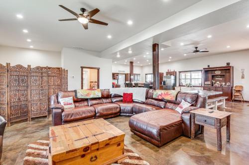 Lingle House | Pet-Friendly Lingle Ranch with Deck on Expansive 60 Acres