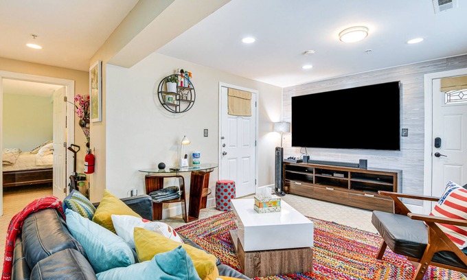 Colesville Condo | Ultimate Pet-Friendly Condo in Silver Spring with Yard