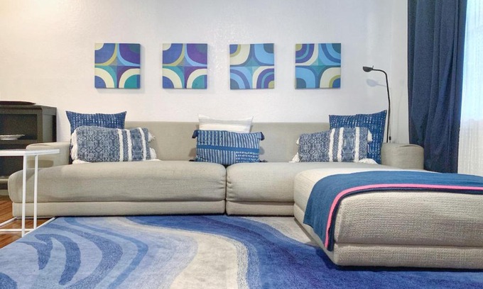 Greater South River City House | Pet-Friendly Duplex with Shared Yard in Historic Travis Heights