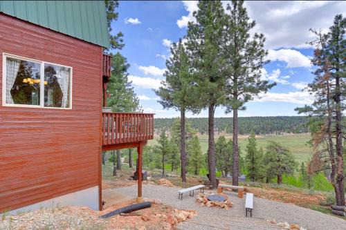 Duck Creek Village House | Pet Friendly Eagles View Cabin Retreat