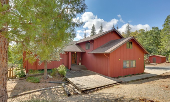 North Fork Cabin | Pet-Friendly Getaway with Game Room & Cozy Fire Pit