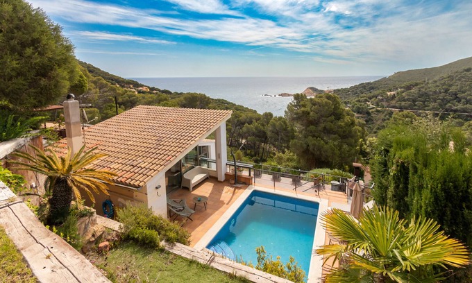 Begur Villa | Inviting Pet-Friendly Villa in Begur with Pool & Ocean View
