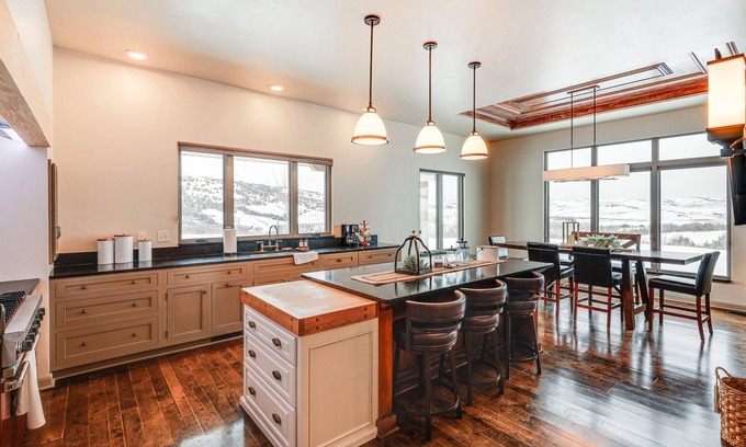 Fairfax Cabin | 10/10 Rated Pet-Friendly Cabin by the Missouri River