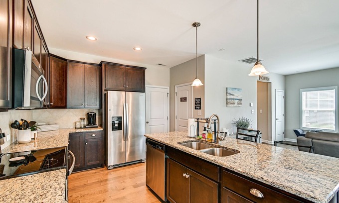 Fayetteville House | Pet-Friendly Fayetteville Retreat with Hot Tub & Spa
