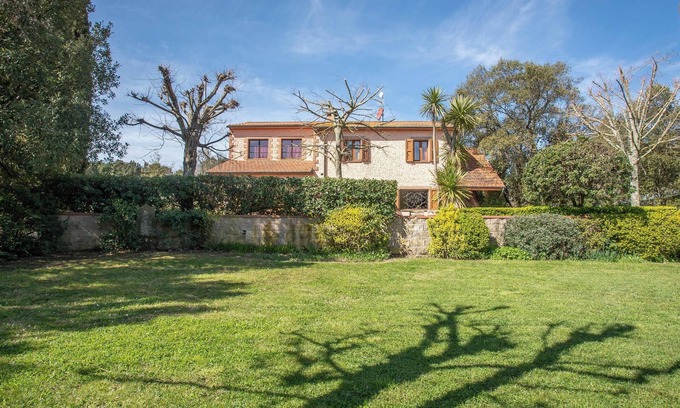 Roccastrada Villa | Discover Pet-Friendly Finca Etrusco with Pool & Mountain Views