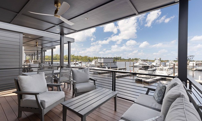 River District Boat Rental | Pet Friendly Floating Villa at Lookout Cove - Wilmington