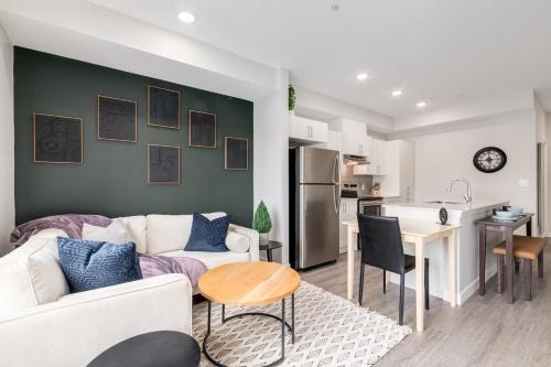 Shaganappi Apartment | Pet Friendly, Free Parking, Close to Downtown