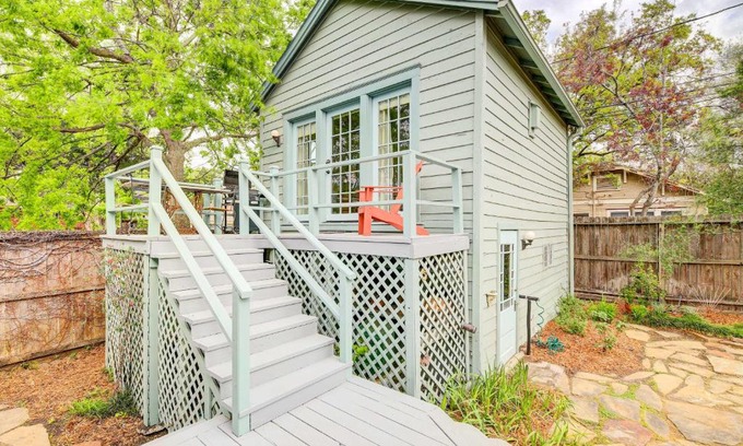 Woodland Heights Apartment | Pet-Friendly Garden Studio with Perfect Guest Rating!