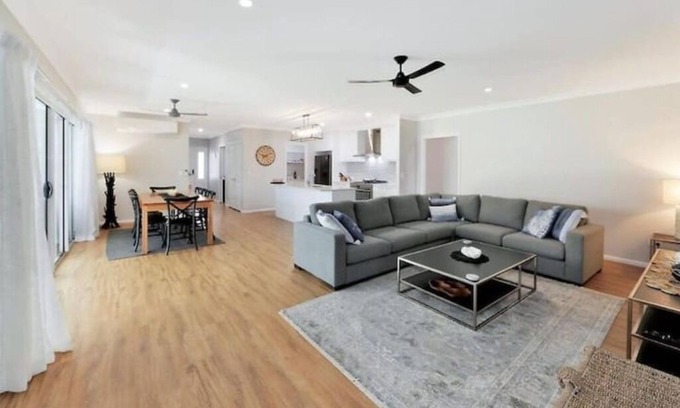 Point Vernon House | Pet-Friendly Hamptons Home Steps from the Beach, Rated 10/10