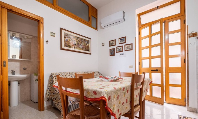 Canneto House | Pet-Friendly Holiday Home close 30 m from the Sea with Terrace