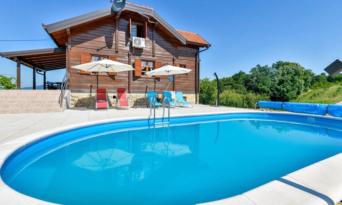 Hrascina House | Cozy Child-Friendly Cottage Near Zagreb with Great Amenities