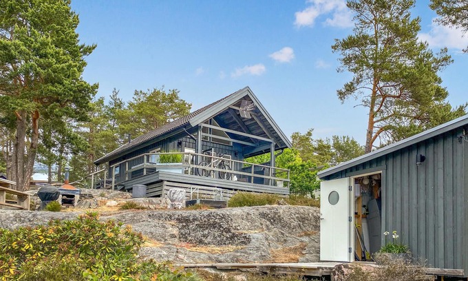 Loftahammar House | Cozy Cottage in Västervik with Oceanfront Views