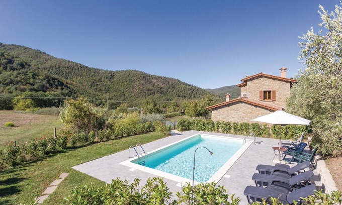 Pieve di Chio House | Cozy 3 Bedroom Retreat in Cortona with Pool & Spa