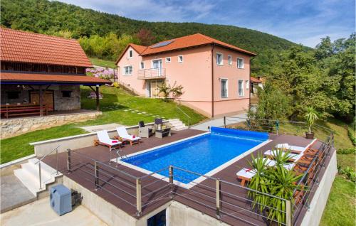Zumberak House | Charming 4 Bedroom Pet Friendly Retreat in Kostanjevac
