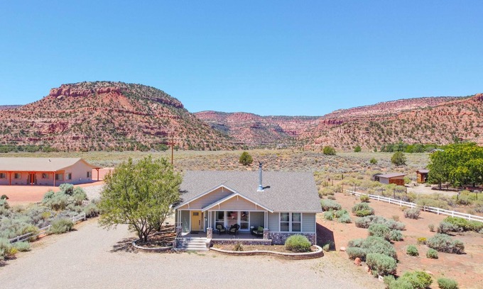 Kanab House | Pet-Friendly Retreat in Kanab's Tranquil Neighborhood