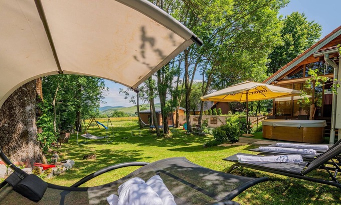 Municipality of Gracac House | Experience a Delightful Vacation Home with Premium Amenities