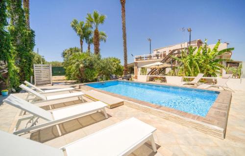 Menfi House | Beautiful Home in Menfi with Outdoor Pool and Pet Friendly
