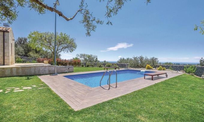 Modica House | Cozy 2 Bedroom Retreat in Scenic Modica with Pool