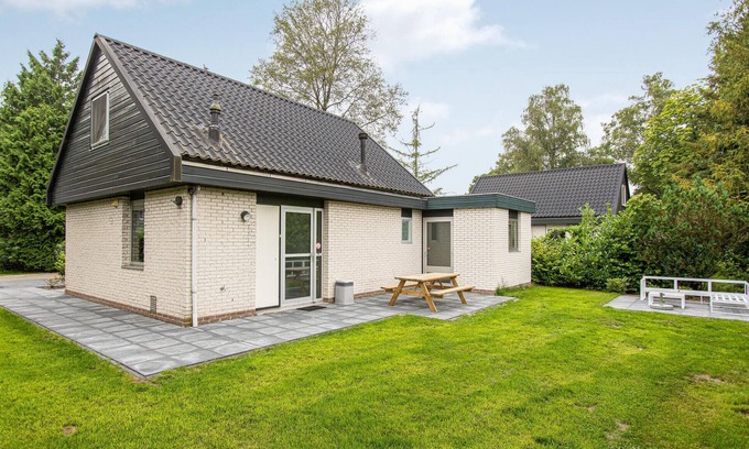 Noordwolde House | Unforgettable Family Getaway with Pool and Lake Views