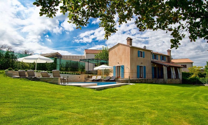Jezenj House | Explore Family-Friendly 2 Bedroom Stay in Pazin
