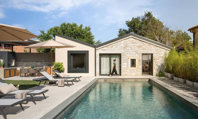 Susnjici House | Cozy 1 Bedroom Retreat with Pool in Beautiful Porec