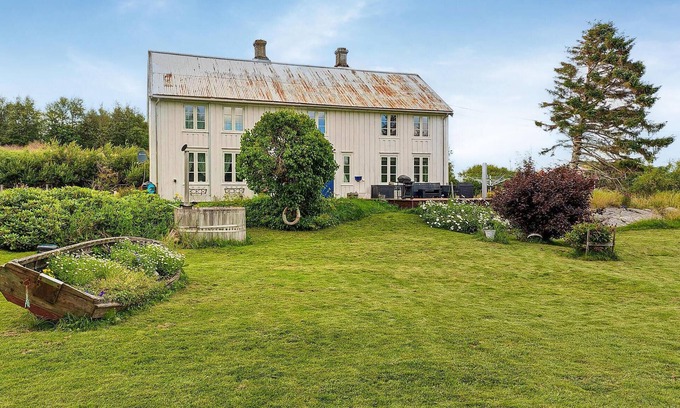 Smøla House | Discover Tranquility at Jøa Island's Idyllic Homestead