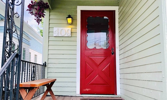 Buffalo House | Pet-Friendly Retreat in University Heights near UB South Campus