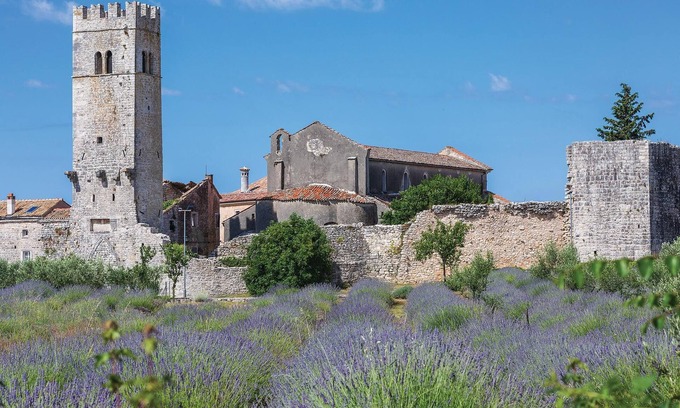 Vosteni House | Idyllic Istrian Peninsula Retreat with Pool and Spa Amenities