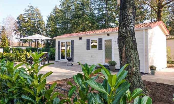 Vorden House | Cozy Pet Friendly Retreat in Vorden with Kitchen Access