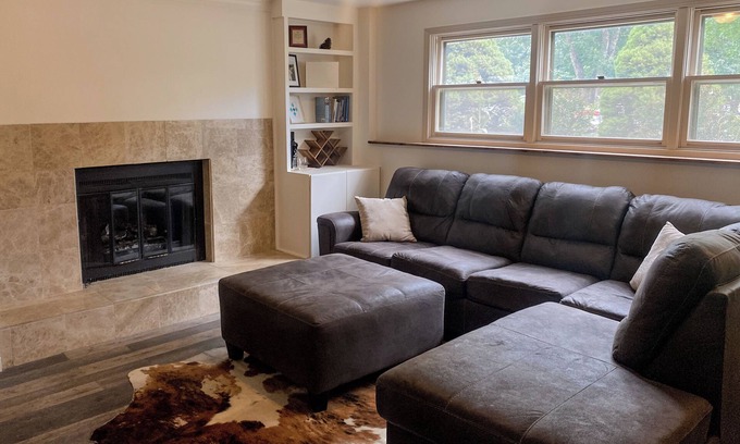 Manhattan House | Guest Rated: Pet Friendly Home Near Stadium with Backyard
