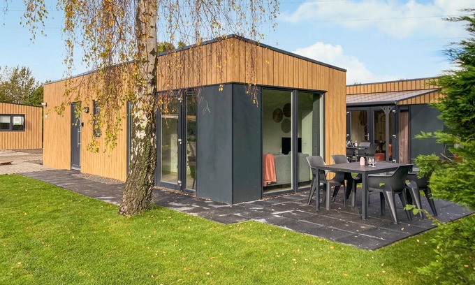Heinkenszand House | Cozy 2 Bedroom Retreat in Heinkenszand with Pool & Spa