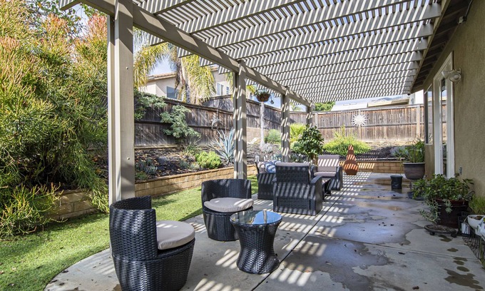 Moreno Valley House | Pet-Friendly Retreat with WFH Setups and Smart TVs