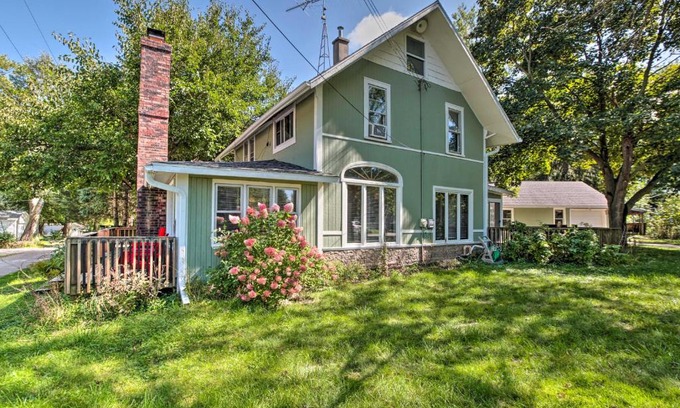 Delavan Lake House | Pet-Friendly Retreat with Scenic Lake Delavan Views