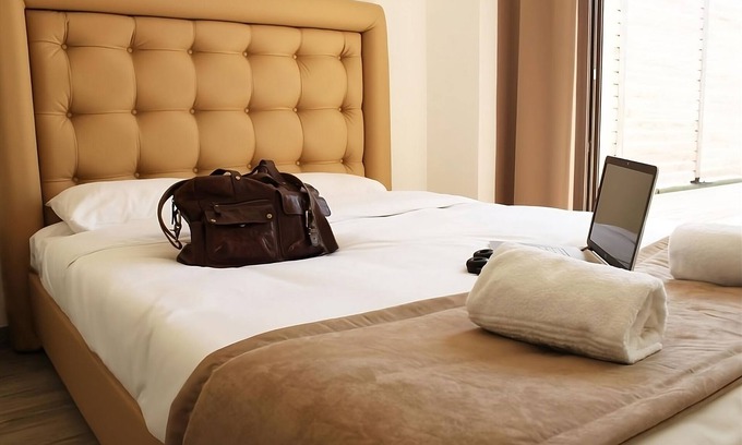 Eguilles Hotel | Pet Friendly Hotel in Aix-en-Provence! Outdoor Pool, Free Parking