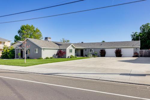 Hughson House | Pet-Friendly Hughson Getaway Near Modesto Awaits You!