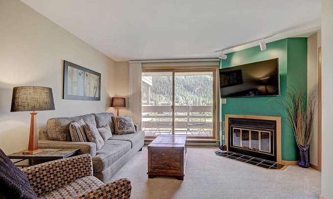 Mountain House Condo | Pet Friendly Keystone Hotel on River Trail - Walk to Events