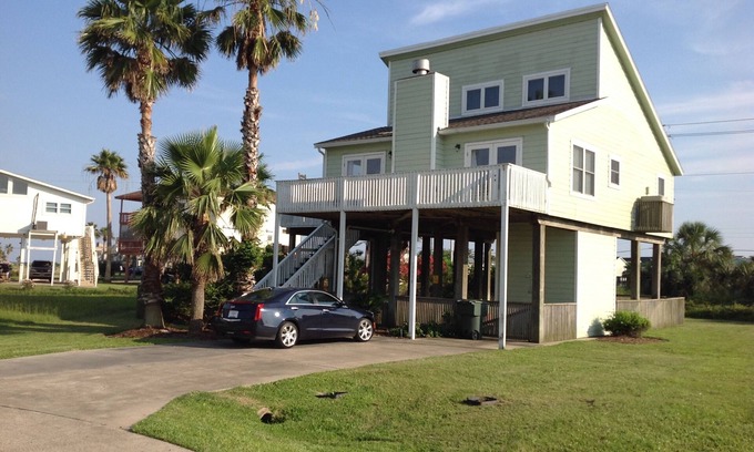 Pirates Beach House | Pet-Friendly Paradise at Pirates Beach with Oceanfront Views