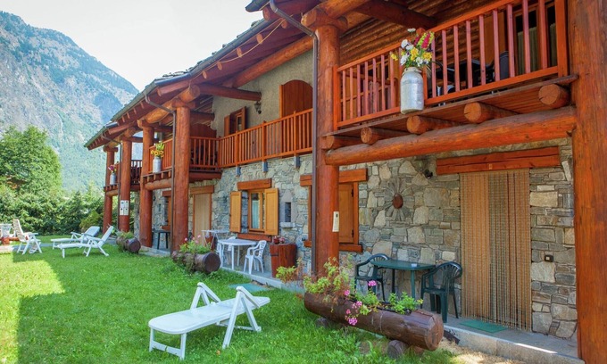 Antey-Saint-Andre Apartment | Belvilla by OYO GrBe Quadri: Perfect for Families & Pets