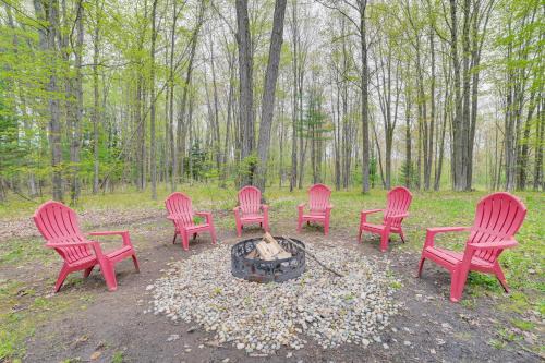 Kalkaska House | Pet-Friendly Retreat Near Torch Lake - Perfect for Families!