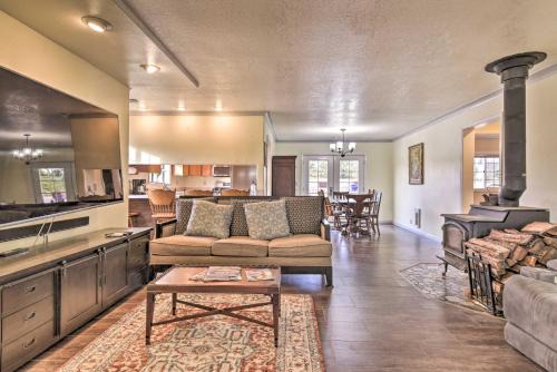 La Center House | Top-Rated Pet-Friendly La Center Home near Exciting Casinos