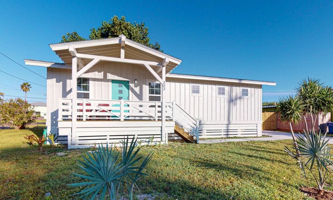 Port Aransas House | SS303: Perfect for Families with Ocean View & Shaded Porch