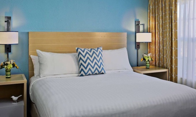Houston House | Pet-Friendly Lodging! FREE Breakfast and Parking Near Johnson Space Center!