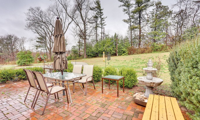 Buechel Cottage | Pet-Friendly Retreat in Louisville – Just 15 Miles to Fun