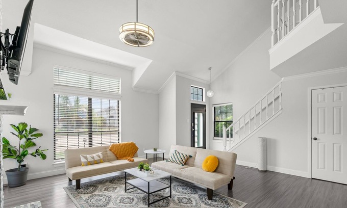 Northeast Carrollton House | Pet Friendly Lovely Modern Single House Carrollton