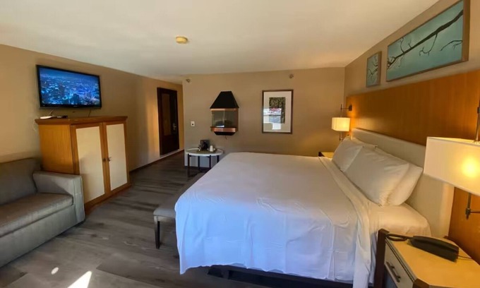 Mount Charleston Hotel | Pet-Friendly Mountain Escape w/Free Parking, Game Lounge & Seasonal Fun