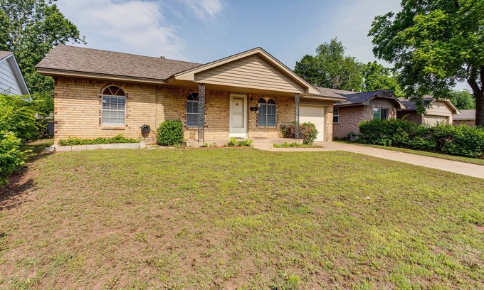 Midwest City Cottage | Pet-Friendly Midwest City Retreat, Close to Downtown OKC